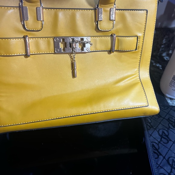 Gold hardware structured bag. - Picture 4 of 4